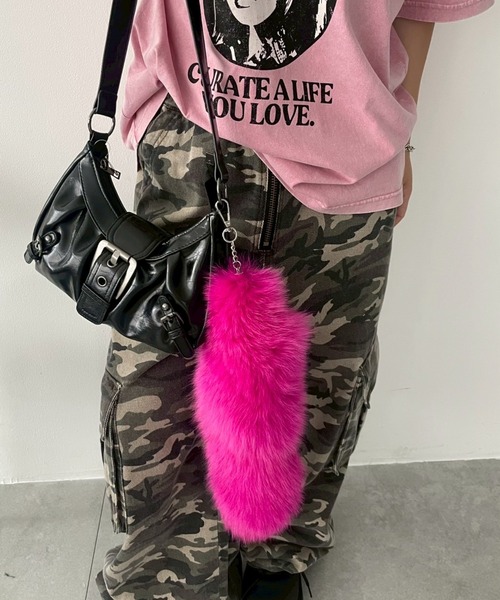 WEGO（ウィゴー）の「WEGO/BIGファーしっぽキーホルダー（キーホルダー・レディース・その他2/その他1/その他3/その他4/サックスブルー/ピンク系その他/ブラック/レッド・FREE）」の4枚目の写真