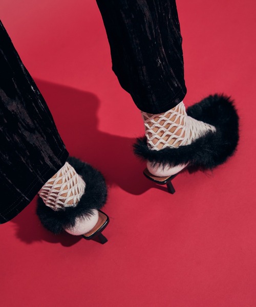 uyu.(ウユ)の「Volume Fur Mules / ボリュームファーミュール【uyu./ウユ】(パンプス・レディース・ブラック/グレー/ブルー・M/L)」の6枚目の写真