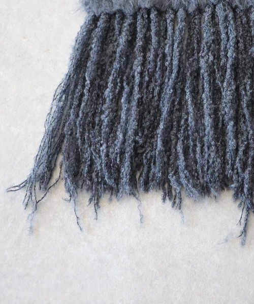 antiqua(アンティカ)の「フリンジマフラー(マフラー・レディース・グレー/ブラック系その他・ONESIZE)」の5枚目の写真