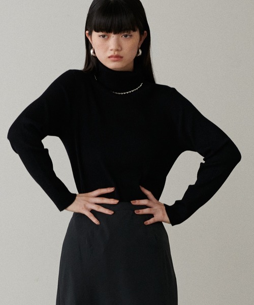 LARUTA(ラルータ)の「【LARUTA】ベーシックリブタートル(ニット/セーター・レディース・レッド/ブルー/グレー/パープル/ブラック/ライトグレー・FREE)」の2枚目の写真