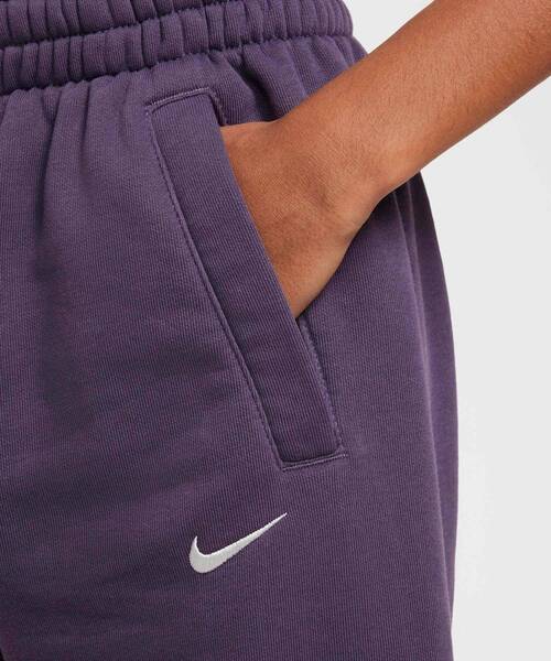 NIKE(ナイキ)の「ナイキ スポーツウェア クラブ フリース ジュニア (ガールズ) ルーズ パンツ / Nike Sportswear Club Fleece Big Kids' (Girls') Loose Pants HF4400-573 Dark Raisin(その他パンツ・キッズ・パープル系その他・130/140/150/160/170)」の2枚目の写真