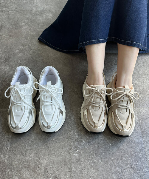 Chez toi（シェトワ）の「メタリックラインスニーカー（スニーカー・レディース・オフホワイト/ブラック/ベージュ・35/37/39）」の3枚目の写真