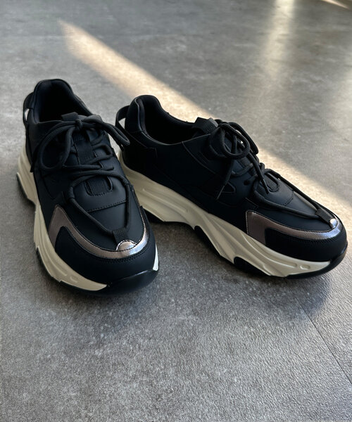 Chez toi（シェトワ）の「メタリックラインスニーカー（スニーカー・レディース・オフホワイト/ブラック/ベージュ・35/37/39）」の21枚目の写真