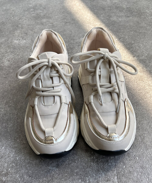 Chez toi（シェトワ）の「メタリックラインスニーカー（スニーカー・レディース・オフホワイト/ブラック/ベージュ・35/37/39）」の12枚目の写真