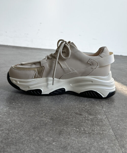 Chez toi（シェトワ）の「メタリックラインスニーカー（スニーカー・レディース・オフホワイト/ブラック/ベージュ・35/37/39）」の10枚目の写真