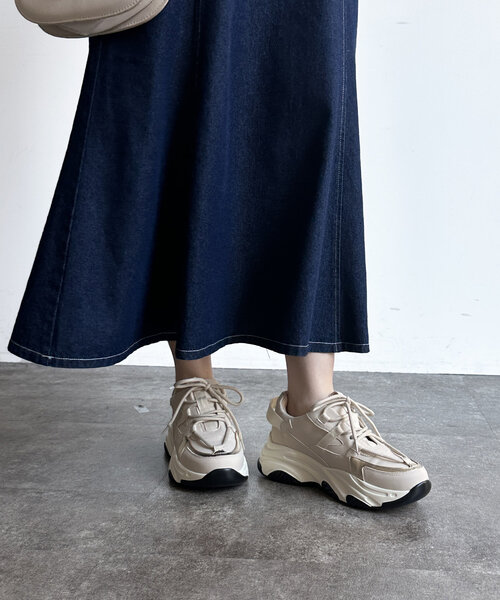 Chez toi（シェトワ）の「メタリックラインスニーカー（スニーカー・レディース・オフホワイト/ブラック/ベージュ・35/37/39）」の6枚目の写真