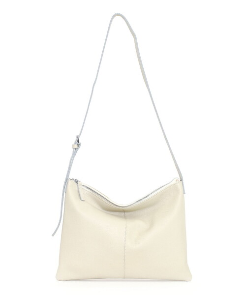 COOCO(クーコ)の「【牛革】シュリンクレザーシンプルフラットショルダーバッグ/A4対応(ショルダーバッグ・レディース・ブラック/グレー系/オフホワイト/シルバー・FREE)」の5枚目の写真