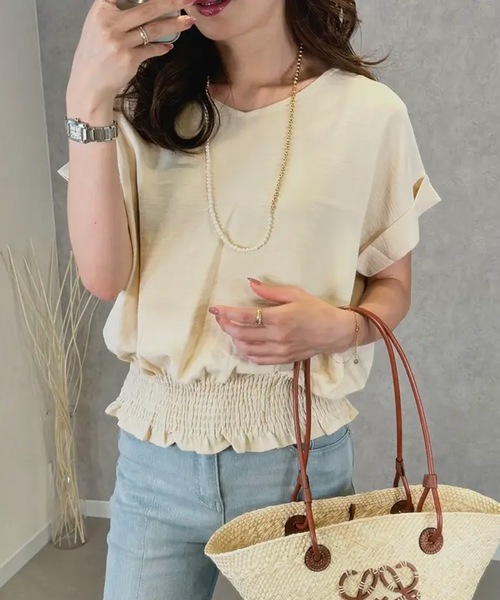 aquagarage（アクアガレージ）の「ウエストシャーリング深Vネックブラウス（シャツ/ブラウス・レディース・ブラック/ホワイト/ベージュ/キャメル/レッド/サックスブルー/ネイビー/チャコール・M/L）」の4枚目の写真