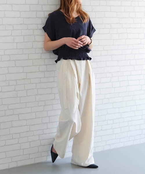 aquagarage（アクアガレージ）の「ウエストシャーリング深Vネックブラウス（シャツ/ブラウス・レディース・ブラック/ホワイト/ベージュ/キャメル/レッド/サックスブルー/ネイビー/チャコール・M/L）」の10枚目の写真