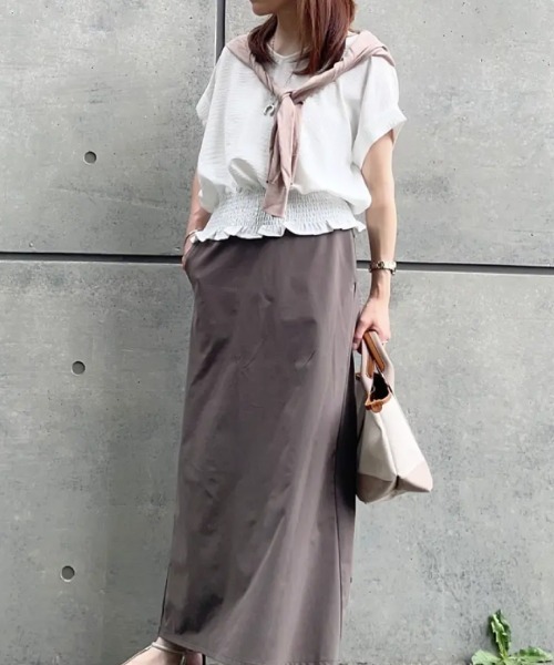 aquagarage（アクアガレージ）の「ウエストシャーリング深Vネックブラウス（シャツ/ブラウス・レディース・ブラック/ホワイト/ベージュ/キャメル/レッド/サックスブルー/ネイビー/チャコール・M/L）」の11枚目の写真