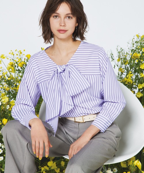 STRAWBERRY-FIELDS（ストロベリーフィールズ）の「セレモニー・オフィスシーンにおすすめなアイテム 2WAYリボンブラウス（シャツ/ブラウス・レディース・ストライプ/パープル系その他/オフホワイト・2）」の4枚目の写真