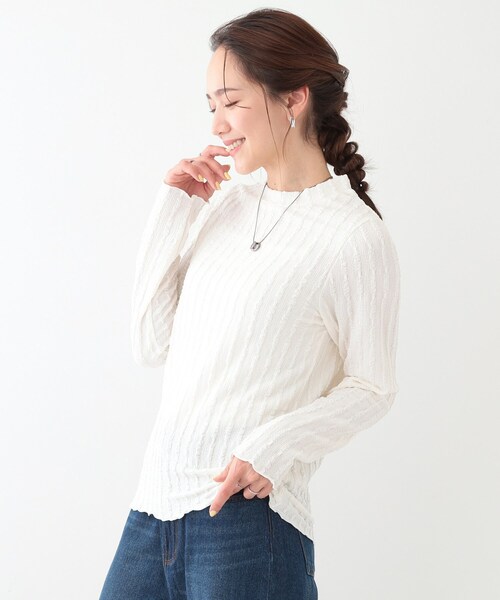 DRESKIP(ドレスキップ)の「◆【S-LL】一枚でもインナーでも ふくれジャカード プチハイネックトップス(Tシャツ/カットソー・レディース・オフホワイト/ブラック/ライトブルー・01/02/03/04)」の5枚目の写真
