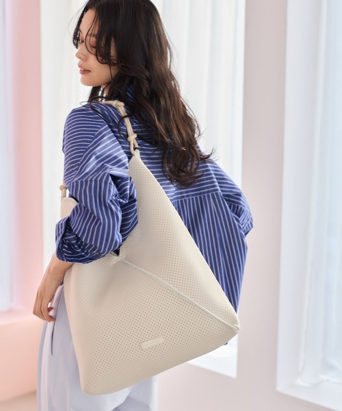 BARNYARDSTORM（バンヤードストーム）の「BARNYARDSTORM / パンチングワンハンドルバッグ（トートバッグ・レディース・チャコールグレー/ブラック/オフホワイト・FREE）」の2枚目の写真