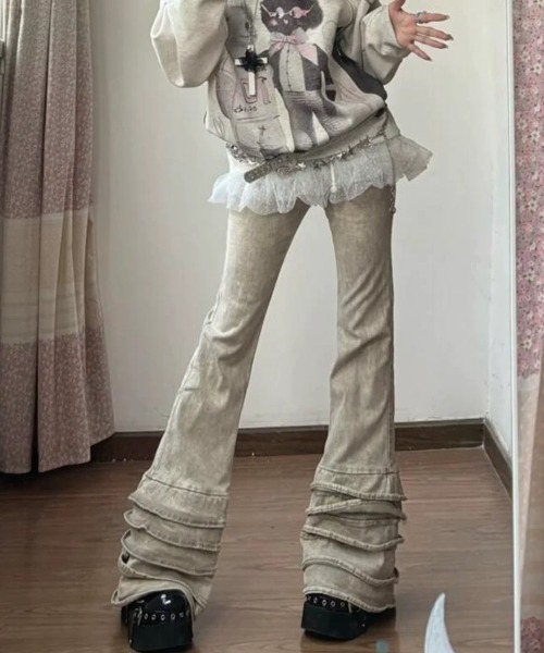 セール】ベージュ フレアデニムパンツ フリル付き（デニムパンツ
