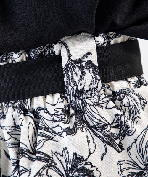 MILLION CARATS(ミリオンカラッツ)の「花柄で魅せる、リボン付き美脚ワイドパンツ(その他パンツ・レディース・オフホワイト/ブラック・FREE)」の11枚目の写真