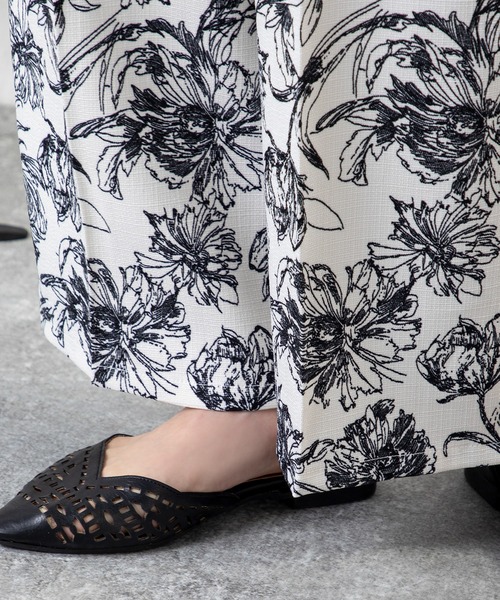 MILLION CARATS(ミリオンカラッツ)の「花柄で魅せる、リボン付き美脚ワイドパンツ(その他パンツ・レディース・オフホワイト/ブラック・FREE)」の12枚目の写真