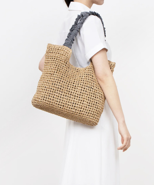 cache cache（カシュ カシュ）の「カシュカシュ cachecache / フリルハンドルクロッシェトート（かごバッグ・レディース・グレー/ブルー/ライトグレー/ブラック/ベージュ・FREE）」の19枚目の写真