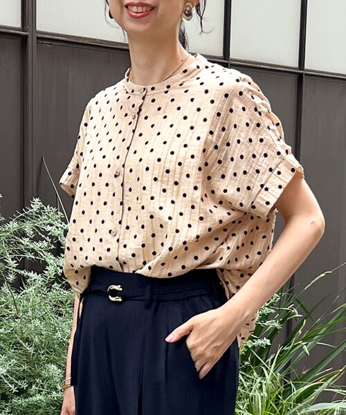 MICO COULIER（ミコクリエ）の「ドットノーカラーオーバーギャザーブラウス（シャツ/ブラウス・レディース・グレー系その他/ブラウン系その他/ホワイト系その他/ベージュ系その他・38）」の4枚目の写真