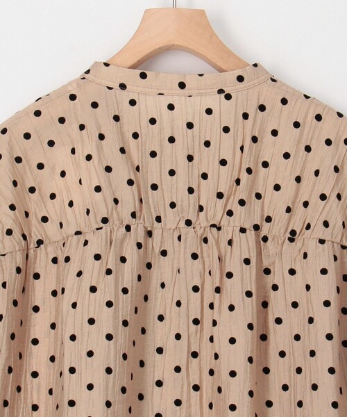 MICO COULIER（ミコクリエ）の「ドットノーカラーオーバーギャザーブラウス（シャツ/ブラウス・レディース・グレー系その他/ブラウン系その他/ホワイト系その他/ベージュ系その他・38）」の22枚目の写真