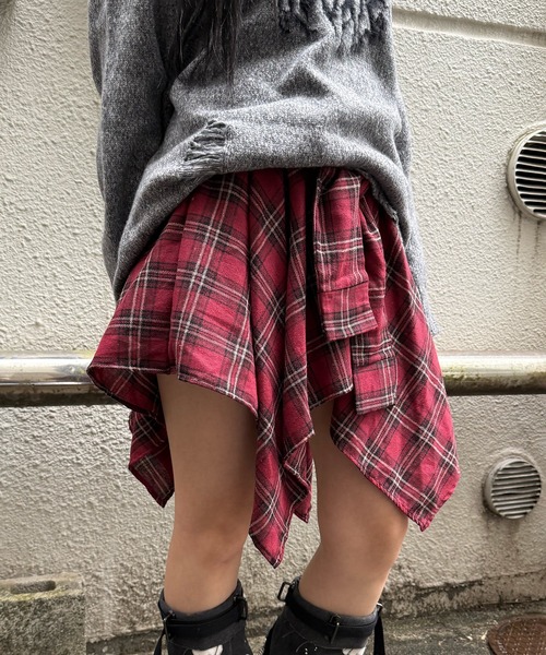 Figments(フィグメンツ)の「フェイクスリーブイレヘムスカート(スカート・レディース・ブラック/レッド/グレー/ネイビー/レッド系その他/ブラウン・FREE)」の6枚目の写真