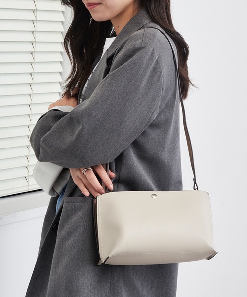 Legato Largo(レガートラルゴ)の「【Legato Largo】LH-P0001Z かるいかばんPU ショルダーバッグ(ショルダーバッグ・レディース・ブラック/グレイッシュベージュ/ライトベージュ・FREE)」の3枚目の写真