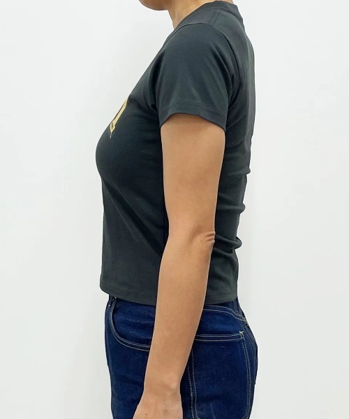 RVCA(ルーカ)の「【RVCA/ルーカ】24SS LETTERMAN SHORT SLEEVE TEE /ロゴ半袖Tシャツ(Tシャツ/カットソー・レディース・ブラック・MEDIUM/SMALL)」の3枚目の写真