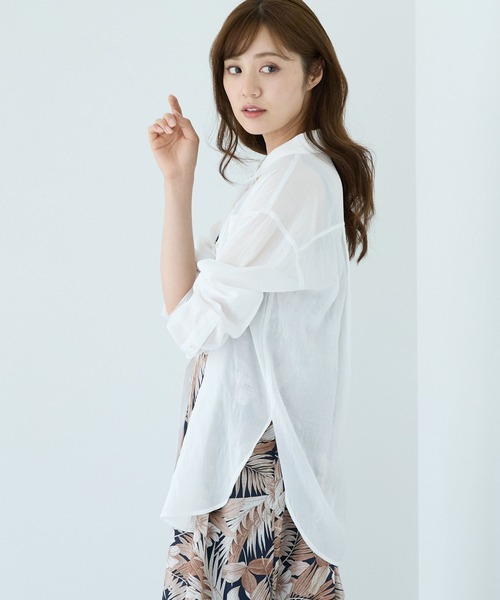 Andemiu（アンデミュウ）の「リネンライクシアーシャツ495423（シャツ/ブラウス・レディース・オフホワイト/ブラック/テラコッタ・FREE）」の5枚目の写真