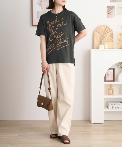 EGLANTINE(エグランティーヌ)の「EGLANTINE でかロゴプリント半袖Tシャツ【日本製】(Tシャツ/カットソー・レディース・ダークグリーン/チャコールグレー/ローズ/レッド/グレイッシュベージュ・40)」の17枚目の写真