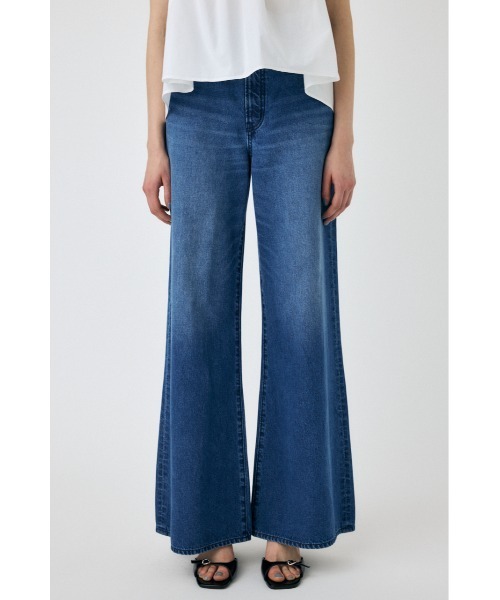 MOUSSY(マウジー)の「【セットアップ対応】RELAX LOOSE FLARE(デニムパンツ・レディース・ブルー/ライトブルー・0/1/2)」の3枚目の写真