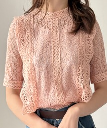 Dewlily（デューリリー）の「オンオフで着まわせる、これ一枚でカジュアルも大人可愛くも◎　ラウンドネック半袖レースシャツ（シャツ/ブラウス）」