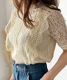 Dewlily（デューリリー）の「オンオフで着まわせる、これ一枚でカジュアルも大人可愛くも◎　ラウンドネック半袖レースシャツ（シャツ/ブラウス）」