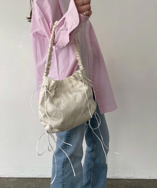 EFOLE(エフォル)の「【ZOZO限定】Shirring jacquard ribbon bag / シャーリング ジャガード リボン バッグ(ハンドバッグ・レディース・ブラック/オフホワイト・FREE)」の1枚目の写真