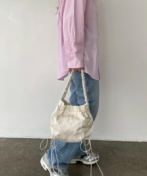EFOLE(エフォル)の「【ZOZO限定】Shirring jacquard ribbon bag / シャーリング ジャガード リボン バッグ(ハンドバッグ・レディース・ブラック/オフホワイト・FREE)」の9枚目の写真