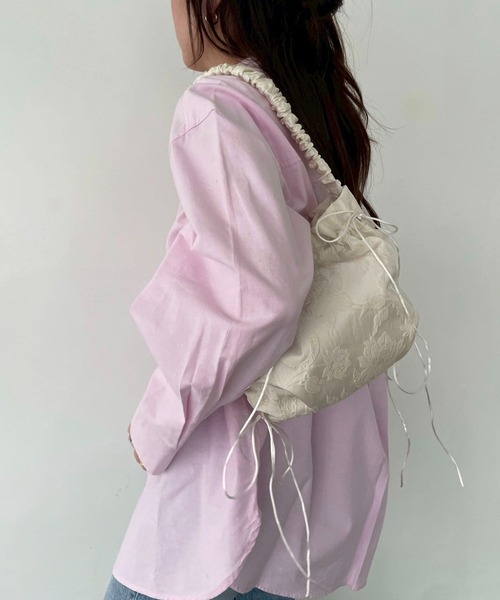 EFOLE(エフォル)の「【ZOZO限定】Shirring jacquard ribbon bag / シャーリング ジャガード リボン バッグ(ハンドバッグ・レディース・ブラック/オフホワイト・FREE)」の6枚目の写真