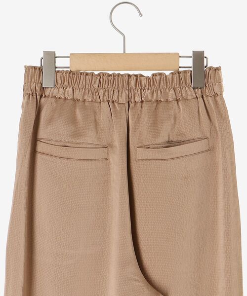 le.coeur blanc（ルクールブラン）の「《手洗い可能》メローウエストサテンイージーパンツ（その他パンツ・レディース・ライトブラウン/グレイッシュベージュ/ブラック・38）」の14枚目の写真