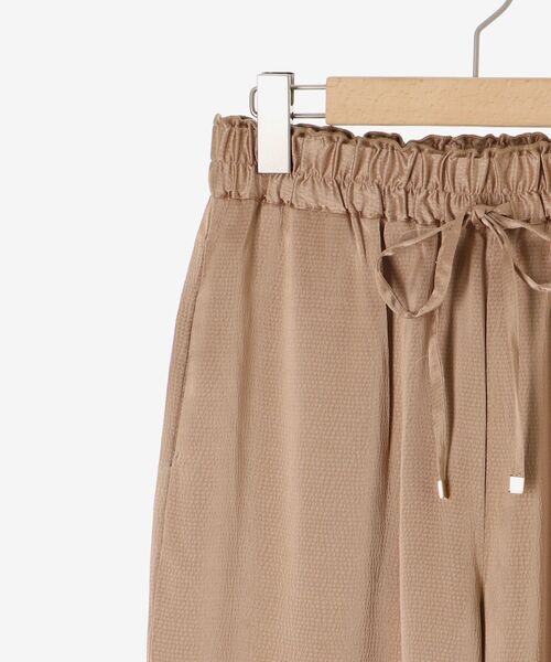 le.coeur blanc（ルクールブラン）の「《手洗い可能》メローウエストサテンイージーパンツ（その他パンツ・レディース・ライトブラウン/グレイッシュベージュ/ブラック・38）」の16枚目の写真