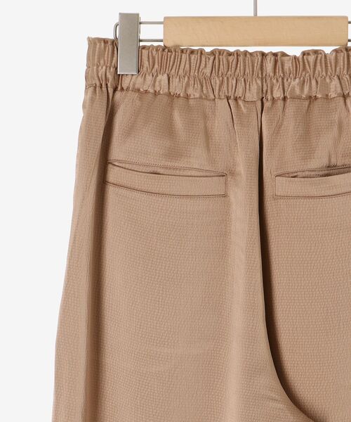 le.coeur blanc（ルクールブラン）の「《手洗い可能》メローウエストサテンイージーパンツ（その他パンツ・レディース・ライトブラウン/グレイッシュベージュ/ブラック・38）」の17枚目の写真