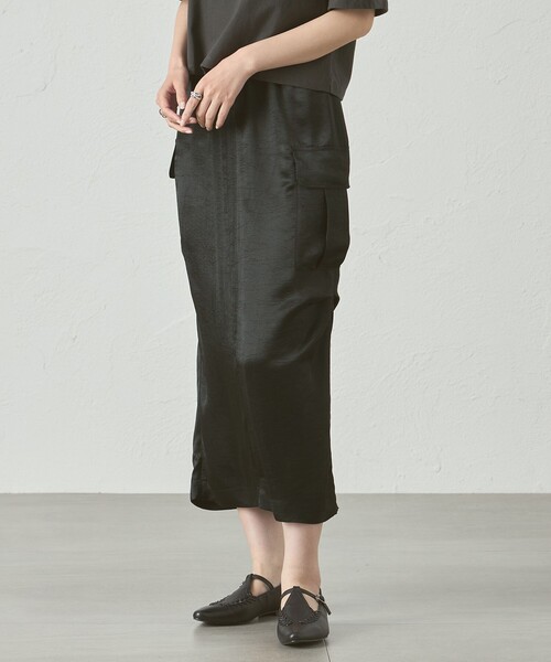 CAST:（キャストコロン）の「【着回し抜群】カーゴディテールサテンスカート（スカート・レディース・ベージュ/グリーン系その他5/ブラック・S/M/L）」の2枚目の写真