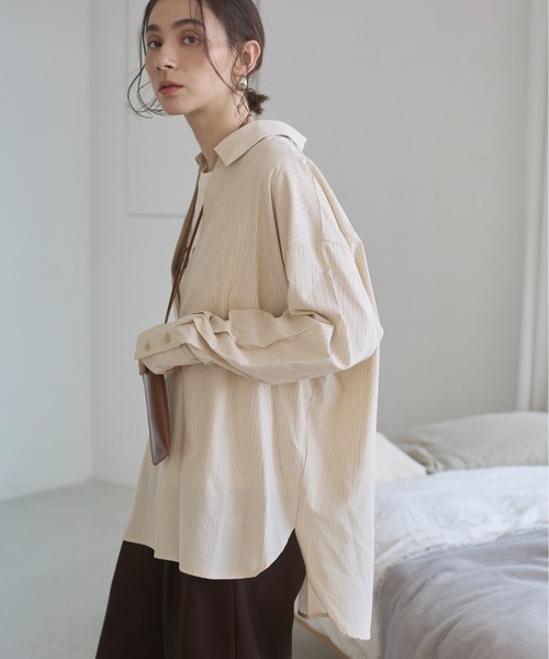 ANGIE(アンジー)の「スキッパー オーバーサイズ シャツ / オフィスカジュアル / 通勤 / 春服(シャツ/ブラウス・レディース・ブラック/ダークベージュ/ネイビー/ホワイト/サックスブルー/ホワイト系その他/ベージュ系その他/ブルー系その他・FREE)」の4枚目の写真