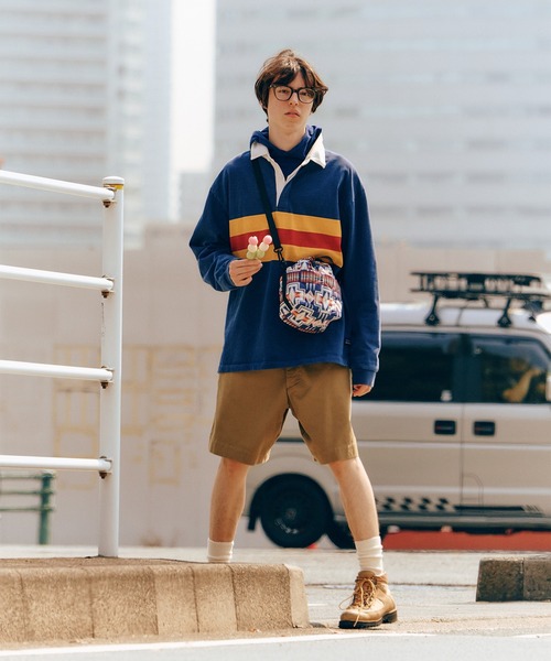 KiU(キウ)の「【PENDLETON × KiU LIMITED ITEM】ペンドルトン パデッドポケッタフルミニバッグ(ショルダーバッグ・レディース・ネイビー/カーキ・FREE)」の4枚目の写真