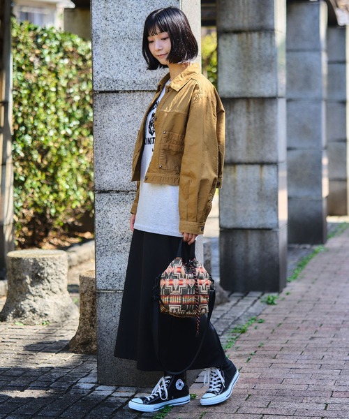 KiU(キウ)の「【PENDLETON × KiU LIMITED ITEM】ペンドルトン パデッドポケッタフルミニバッグ(ショルダーバッグ・レディース・ネイビー/カーキ・FREE)」の8枚目の写真