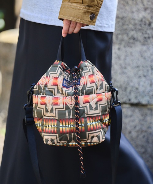 KiU(キウ)の「【PENDLETON × KiU LIMITED ITEM】ペンドルトン パデッドポケッタフルミニバッグ(ショルダーバッグ・レディース・ネイビー/カーキ・FREE)」の9枚目の写真