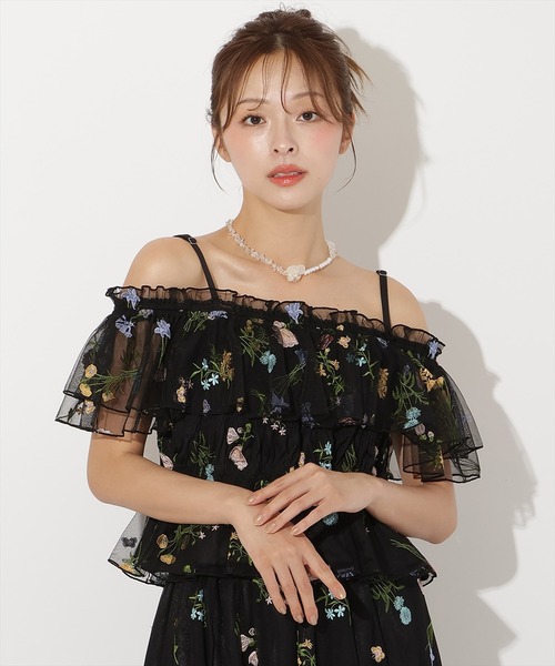 AND COUTURE(アンドクチュール)の「ボタニカル柄刺繍チュールブラウス(シャツ/ブラウス・レディース・オフホワイト/ブラック・FREE)」の1枚目の写真