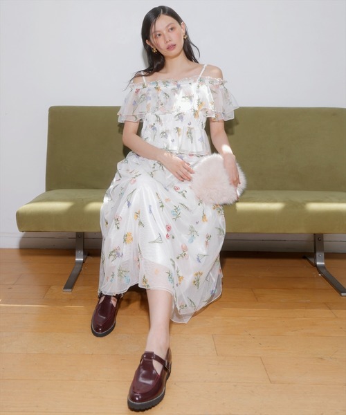 AND COUTURE(アンドクチュール)の「ボタニカル柄刺繍チュールブラウス(シャツ/ブラウス・レディース・オフホワイト/ブラック・FREE)」の6枚目の写真