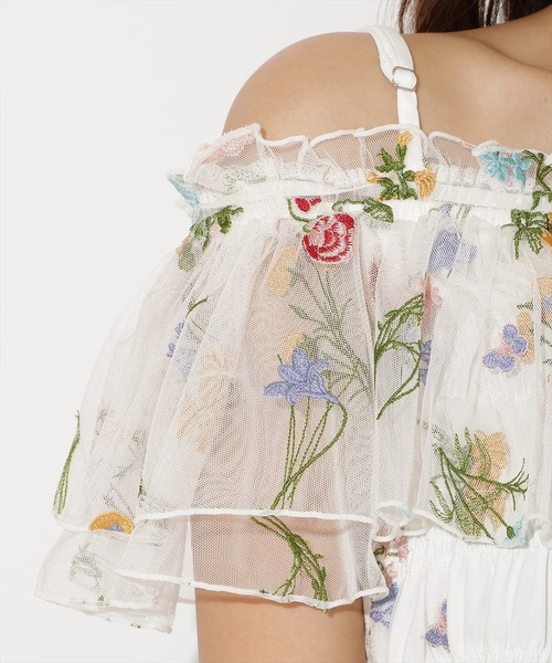 AND COUTURE(アンドクチュール)の「ボタニカル柄刺繍チュールブラウス(シャツ/ブラウス・レディース・オフホワイト/ブラック・FREE)」の10枚目の写真