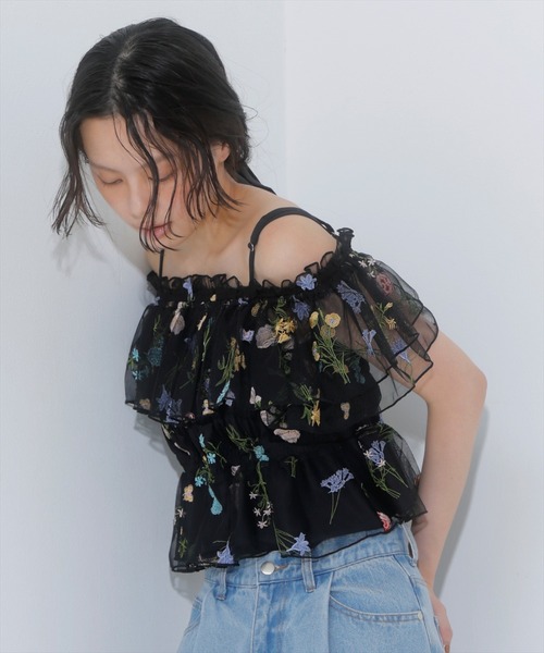AND COUTURE(アンドクチュール)の「ボタニカル柄刺繍チュールブラウス(シャツ/ブラウス・レディース・オフホワイト/ブラック・FREE)」の12枚目の写真