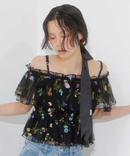 AND COUTURE(アンドクチュール)の「ボタニカル柄刺繍チュールブラウス(シャツ/ブラウス・レディース・オフホワイト/ブラック・FREE)」の13枚目の写真