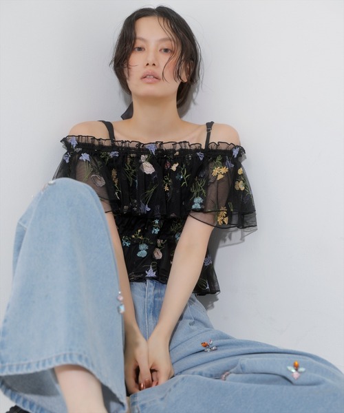 AND COUTURE(アンドクチュール)の「ボタニカル柄刺繍チュールブラウス(シャツ/ブラウス・レディース・オフホワイト/ブラック・FREE)」の16枚目の写真