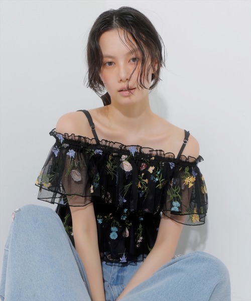 AND COUTURE(アンドクチュール)の「ボタニカル柄刺繍チュールブラウス(シャツ/ブラウス・レディース・オフホワイト/ブラック・FREE)」の20枚目の写真