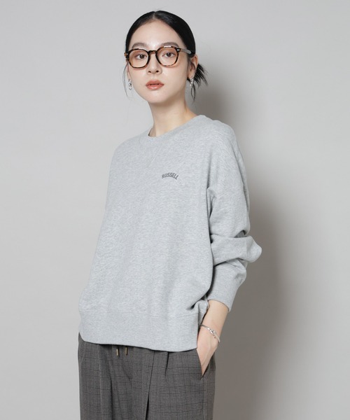 Russell Athletic（ラッセルアスレティック）の「RUSSELL ATHLETIC/別注 Mini Logo Crewneck Sweat（スウェット・レディース・グレー/チャコール/オートミール・FREE）」の2枚目の写真